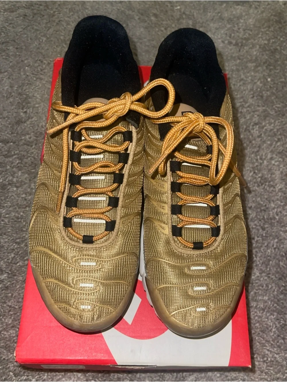 Nike Kids Gold and Black Athletic Sneakers 7Y